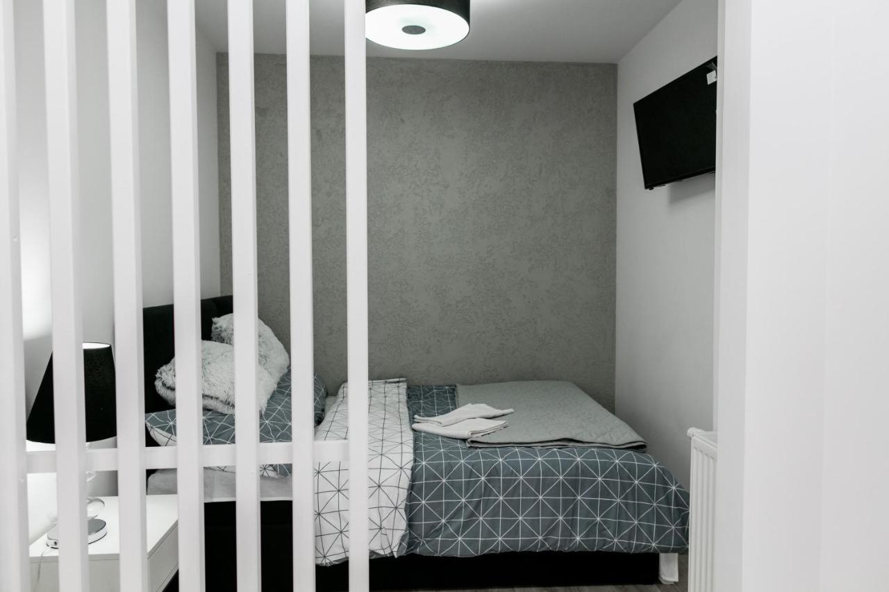 Apartament Z Lozem Malzenskim - Bezplatny Parking Poznan Dış mekan fotoğraf